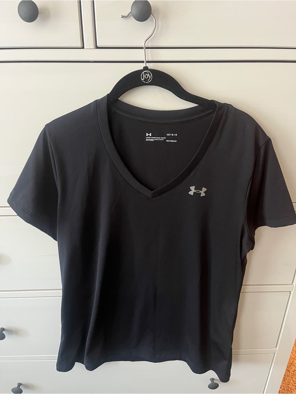 Women’s Under Armor Black V-Neck Short Sleeve Performance Tee Size Large